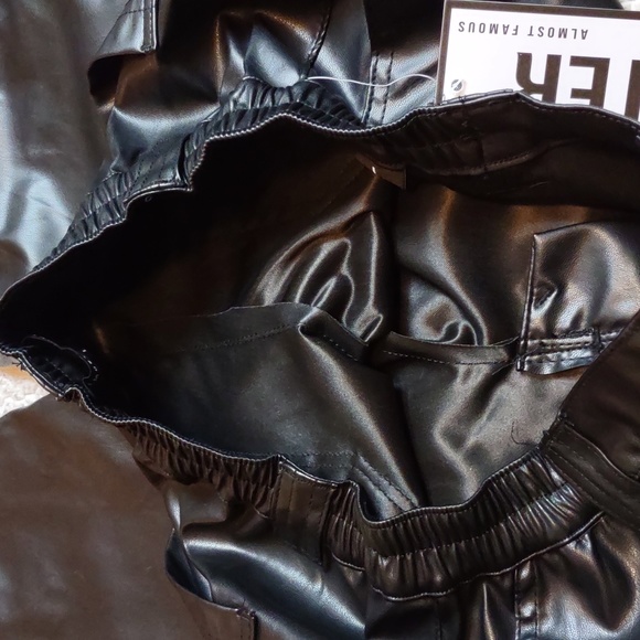 NWT Almost Famous Large Black Faux Leather Skater Cargo Pants - Picture 13 of 13